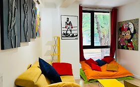 POP appART Appartement Artiste configuré en Galerie dArt à 200 m du centre ville avec Parking privé et securisé gratuit dans copropriété